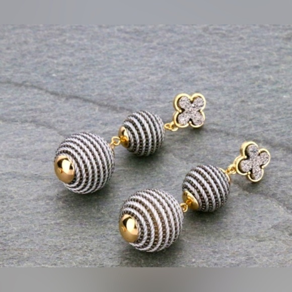 Thread Ball Druzy Clover Stripe Ball Gold Post Earrings - Picture 1 of 6